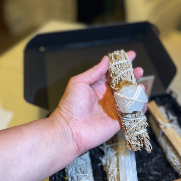 NWT Crystal-Infused Sage Smudge Sticks Gift Box Set - Picture 5 of 7